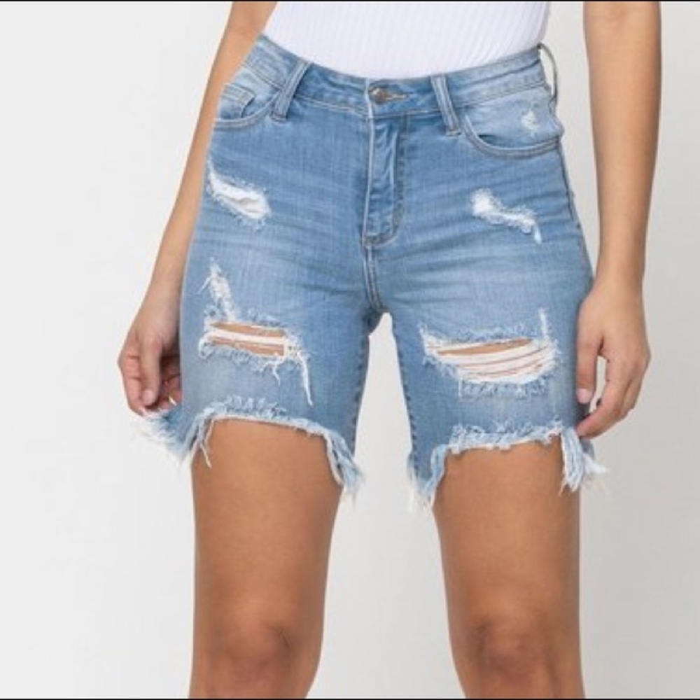 🔥CELLO🔥HIGH RISE DISTRESSED DENIM SHORTS - Picture 5 of 6